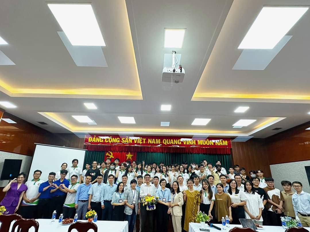 Chương trình gặp gỡ tân sinh viên khóa 12 năm 2023-2024